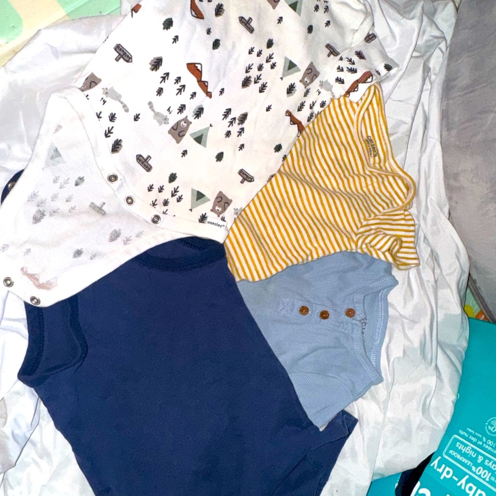 4 piece onesies 9-12 month